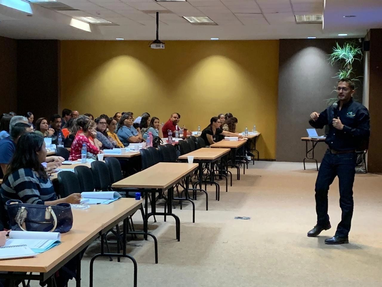Dr. Daniel Quiñones presenting to a full room of families and clinicians